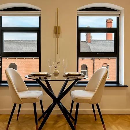 Apartment Canal Side Luxury In Centre Sleeps 3