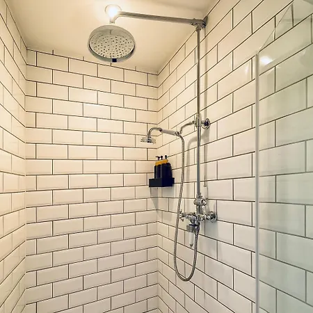 Apartment Canal Side Luxury In Centre Sleeps 3 *