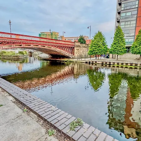 Canal Side Luxury In Centre Sleeps 3 Apartment *