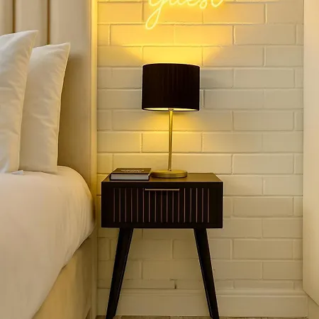 Апартаменти Canal Side Luxury In Centre Sleeps 3 Лідс