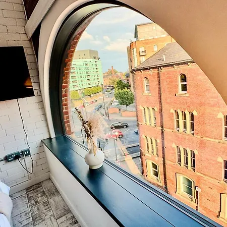 Апартаменти Canal Side Luxury In Centre Sleeps 3 Лідс