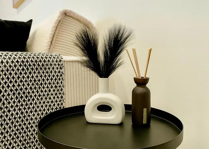 Canal Side Luxury In Centre Sleeps 3 Лідс