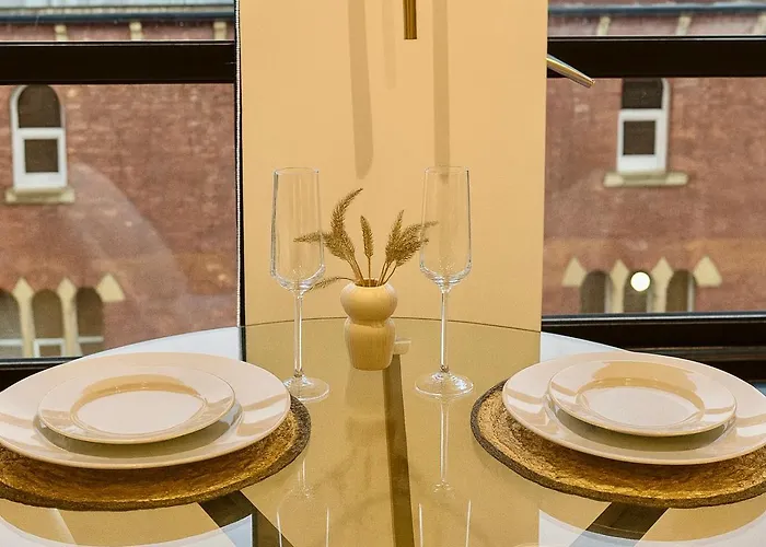 Canal Side Luxury In Centre Sleeps 3