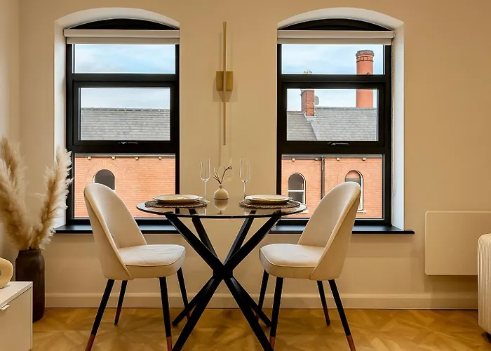 Апартаменти Canal Side Luxury In Centre Sleeps 3