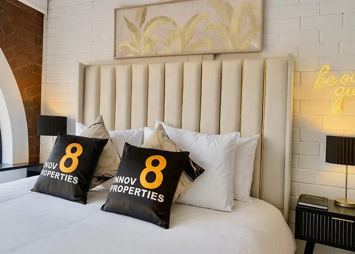 Canal Side Luxury In Centre Sleeps 3 Лідс