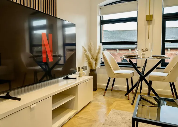 Апартаменти Canal Side Luxury In Centre Sleeps 3