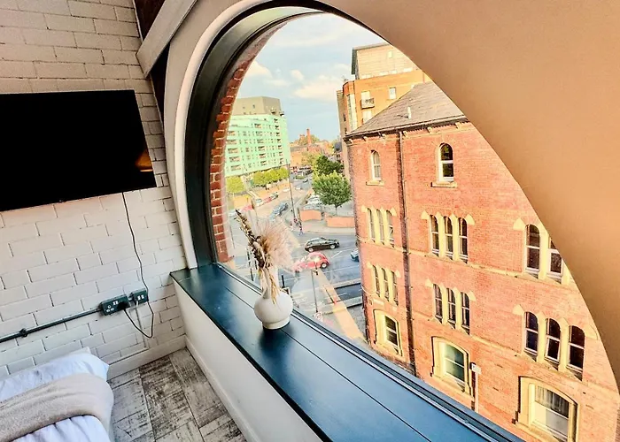 Апартаменти Canal Side Luxury In Centre Sleeps 3 Лідс