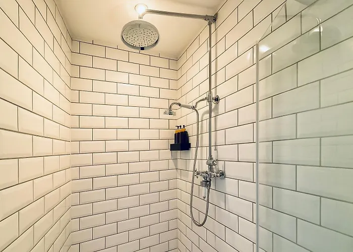 Апартаменти Canal Side Luxury In Centre Sleeps 3 *