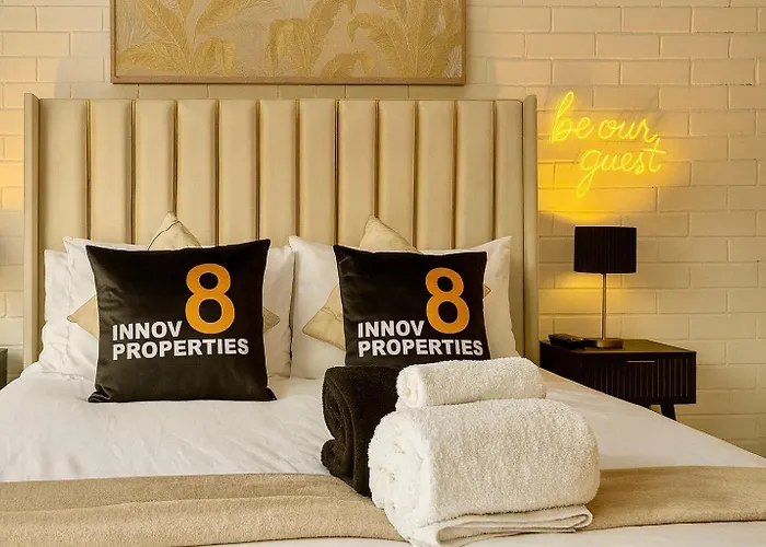 Canal Side Luxury In Centre Sleeps 3 Лідс