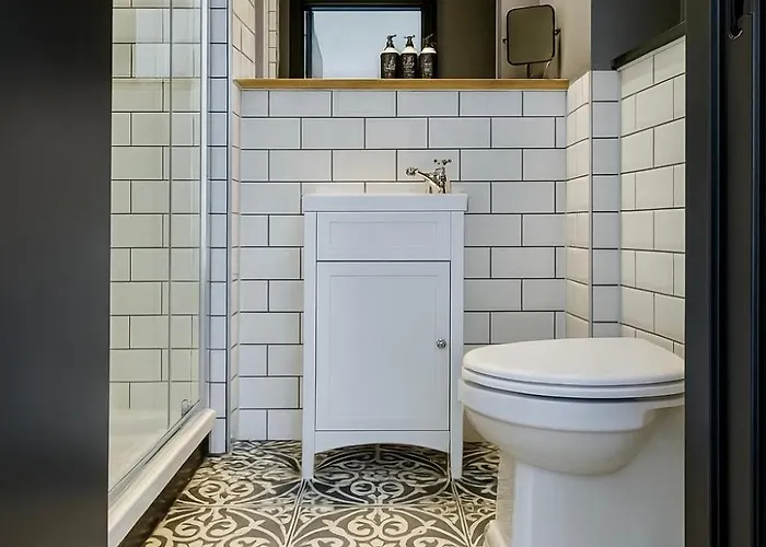 Canal Side Luxury In Centre Sleeps 3